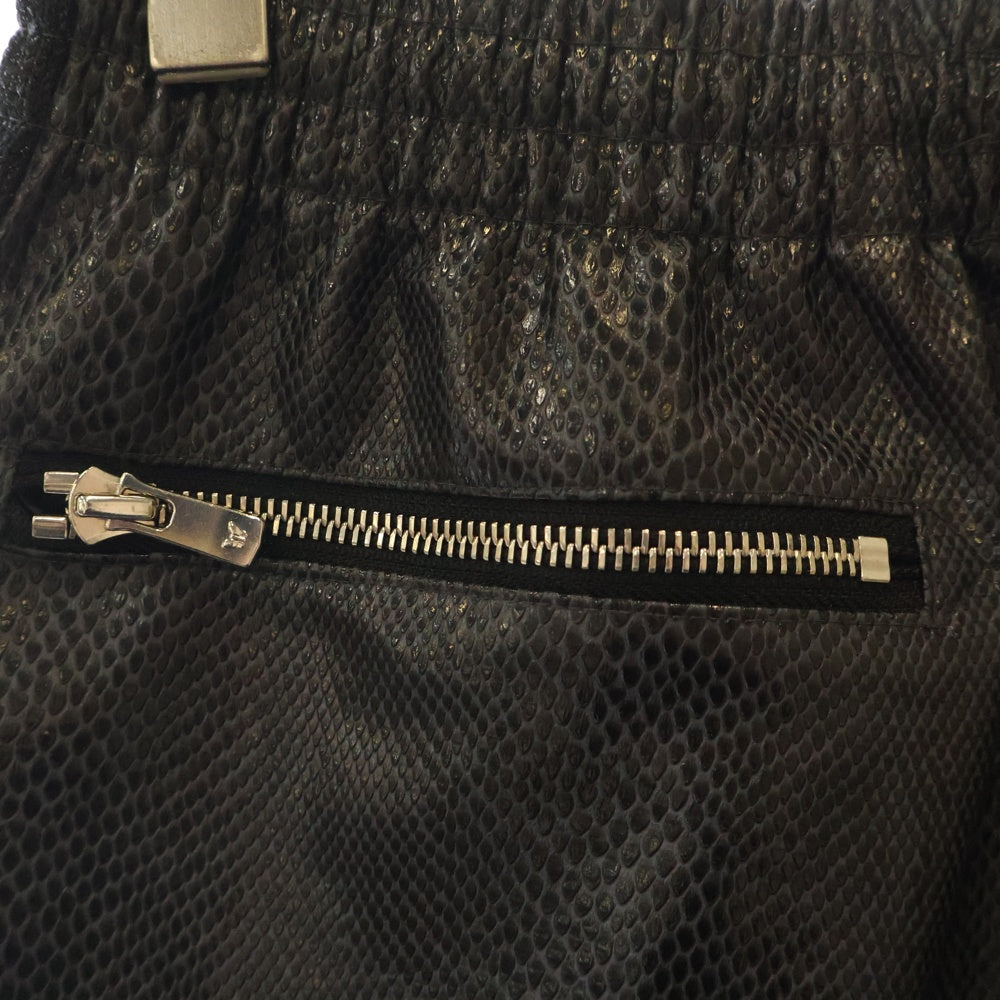 Needles(ニードルス) 24AW×NUBIAN TRACK PANTS SYNCETIC LEATHER EXCLUSIVE NS1585 ヌビアン トラックパンツ フェイクレザー ブラック