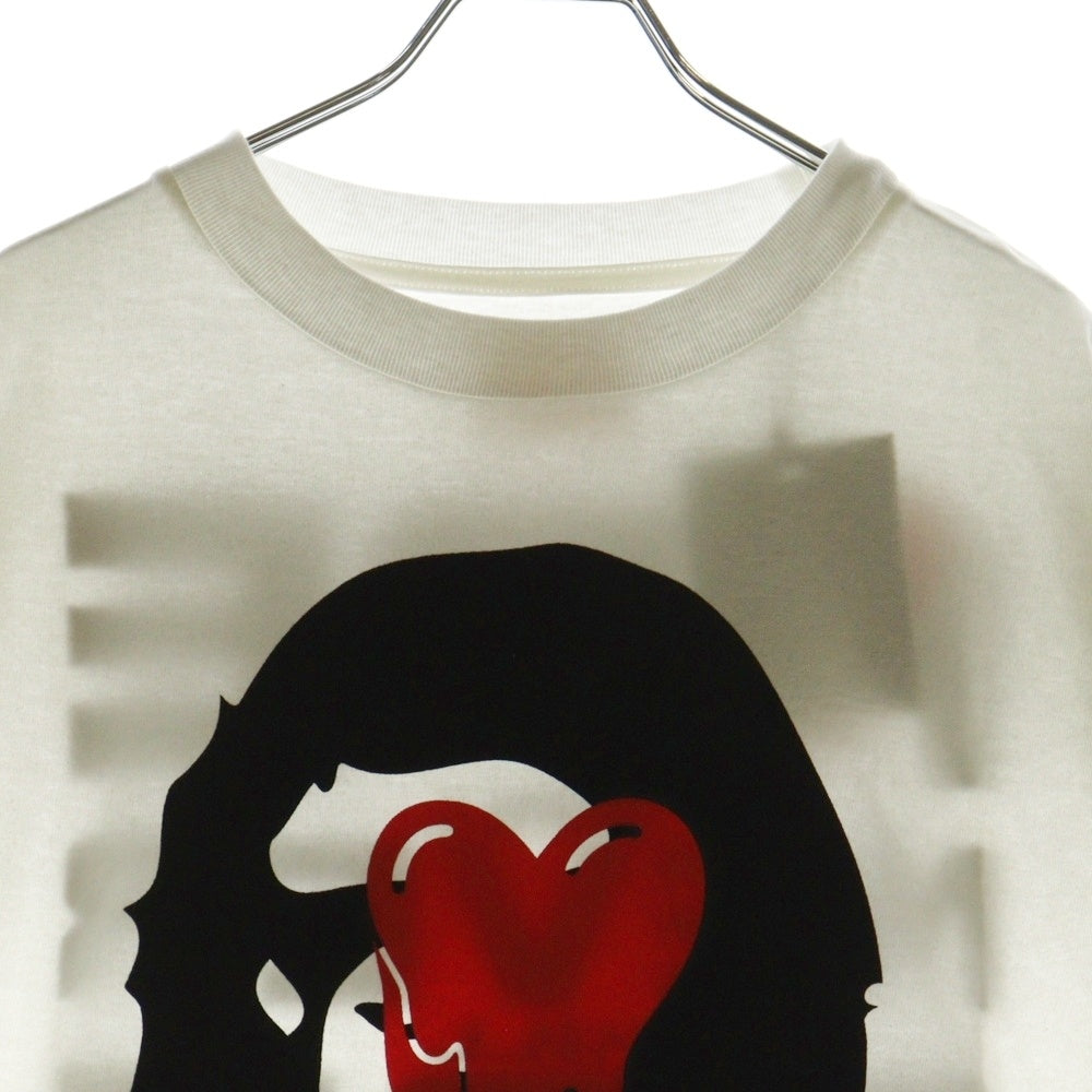 A BATHING APE(アベイシングエイプ) 25SS ×Emotionally Unavailable エモーショナリー アンアヴェイラブル プリント半袖Tシャツ カットソー ホワイト