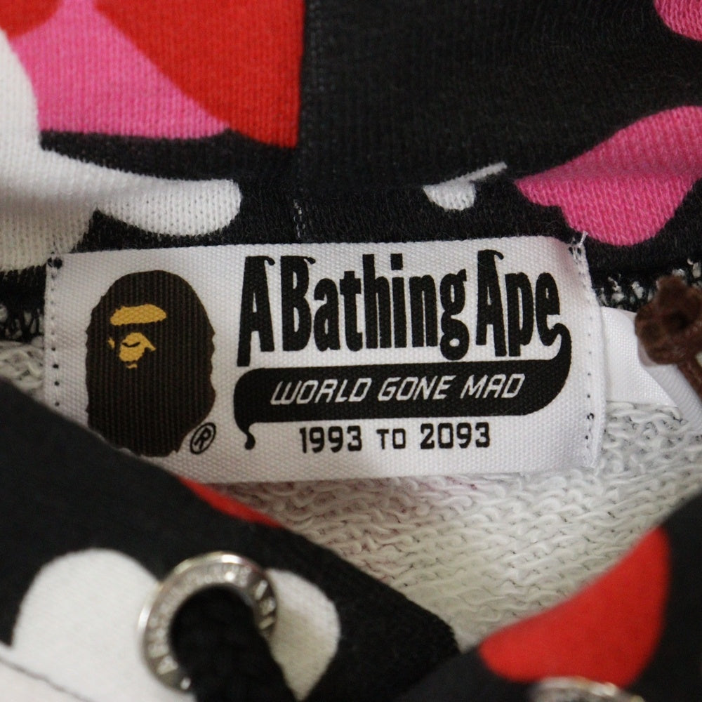 A BATHING APE(アベイシングエイプ) ×VOGUE ヴォウグ プリントロゴ カモ柄スウェットプルオーバーパーカー ピンク/ホワイト 001PPH232902X