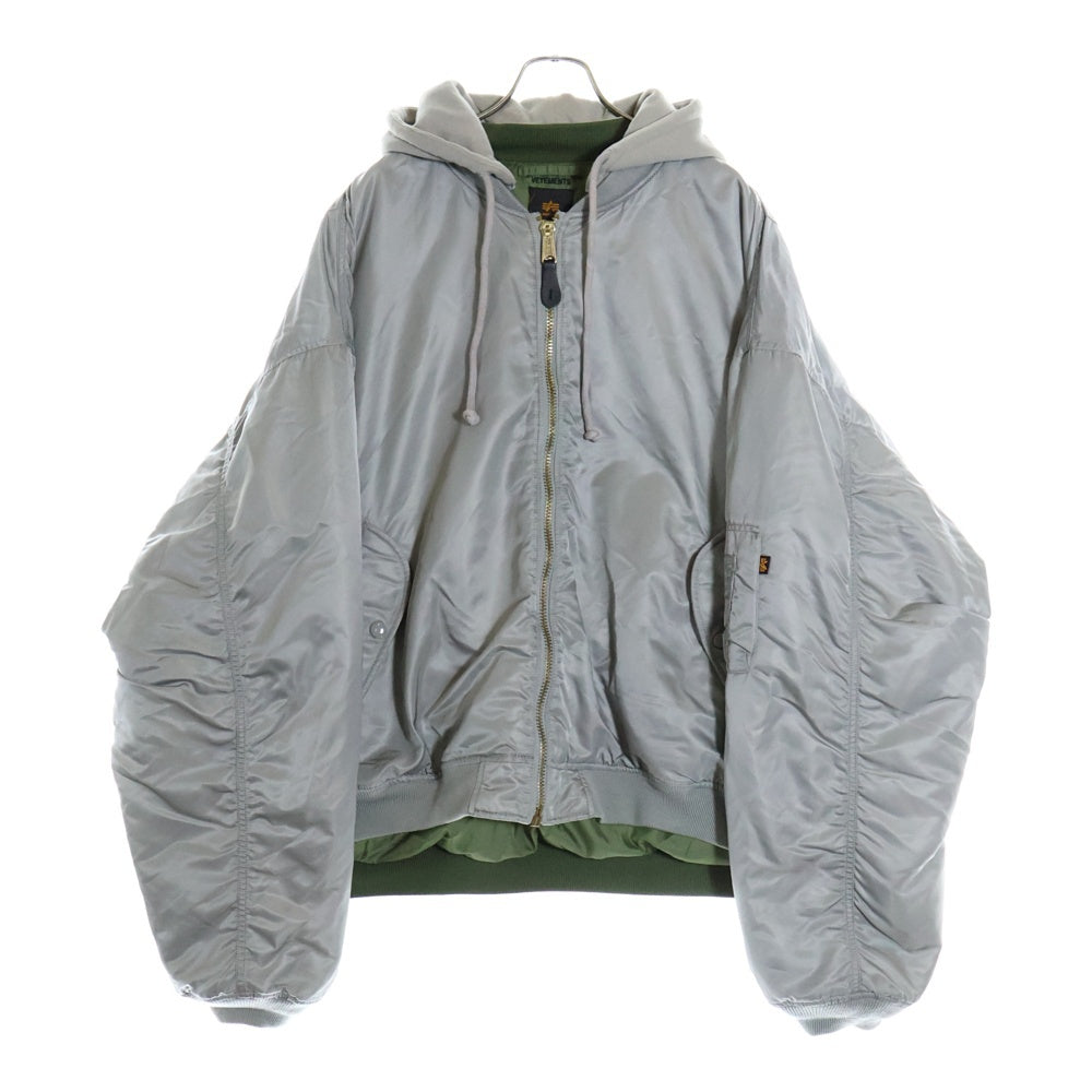 VETEMENTS(ヴェトモン) 17AW ×Alpha Reversible Hooded Bomber Jacket アルファ リバーシブルフーディーボンバージャケット グレー/カーキ MAH18JA35