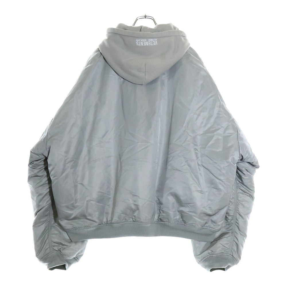 VETEMENTS(ヴェトモン) 17AW ×Alpha Reversible Hooded Bomber Jacket アルファ リバーシブルフーディーボンバージャケット グレー/カーキ MAH18JA35