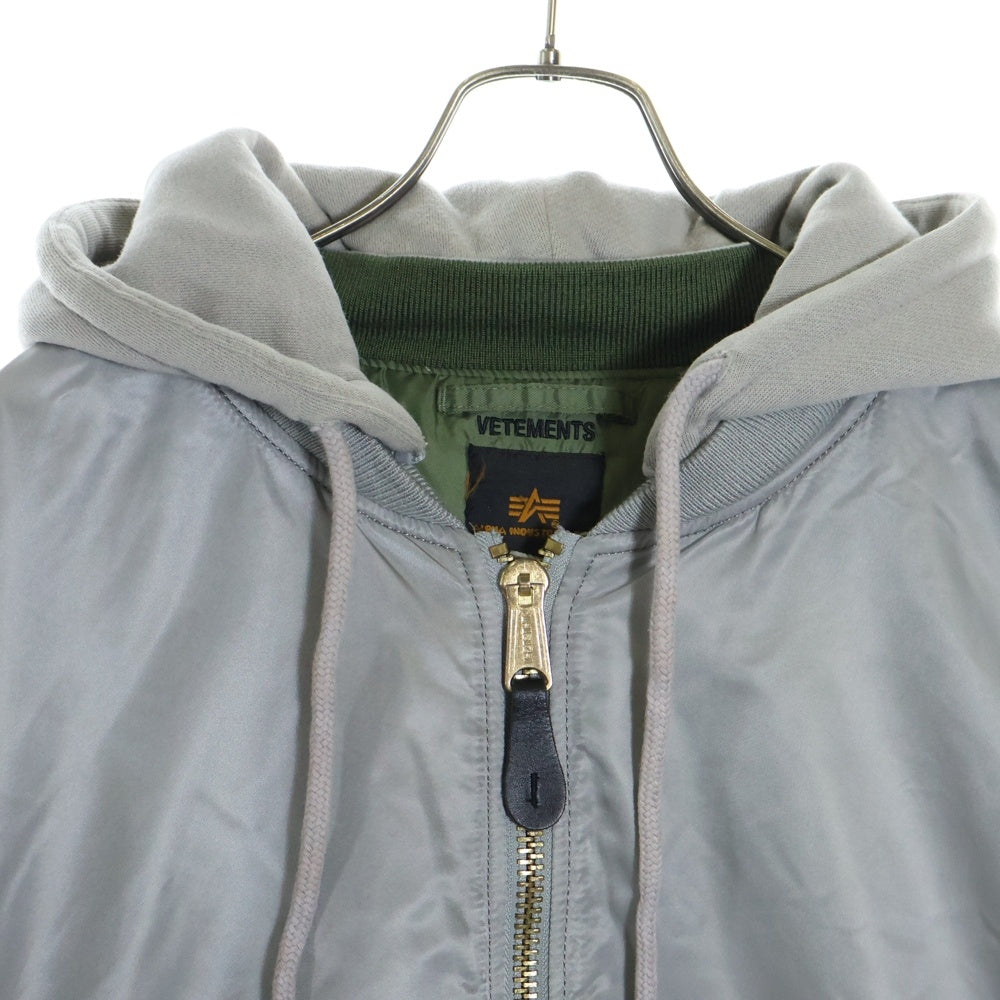 VETEMENTS(ヴェトモン) 17AW ×Alpha Reversible Hooded Bomber Jacket アルファ リバーシブルフーディーボンバージャケット グレー/カーキ MAH18JA35