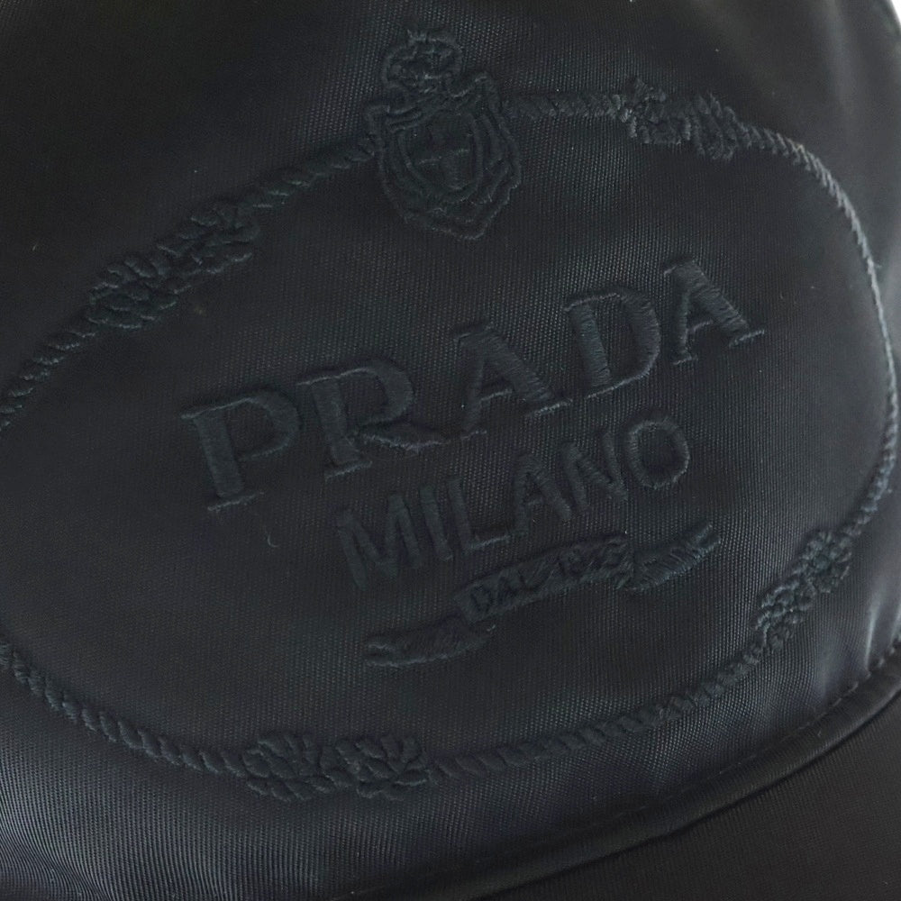 PRADA(プラダ) ロゴエンブロイダリー ナイロン ベースボールキャップ ブラック 2HC179