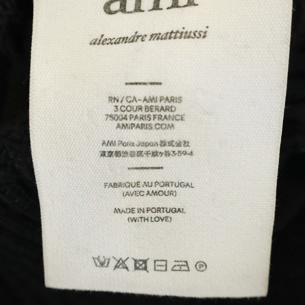 ami(アミ) ハート刺繍ロゴ クルーネックニットセーター ブラック/レッド BFUKS002.018