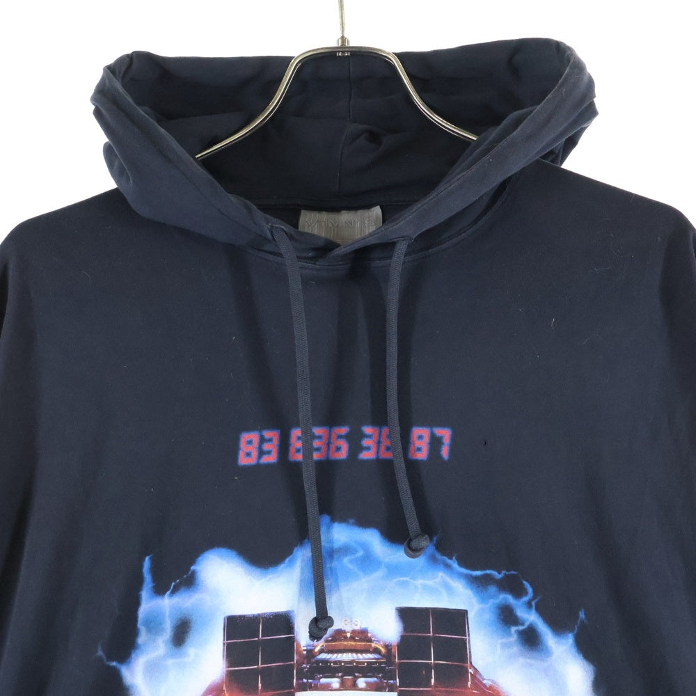 VTMNTS(ブイティーエムエヌティーエス) 22SS BACK TO THE FUTURE JERSEY HOODIE バックトゥザフューチャープリントプルオーバーパーカー VL12TR400B ブラック
