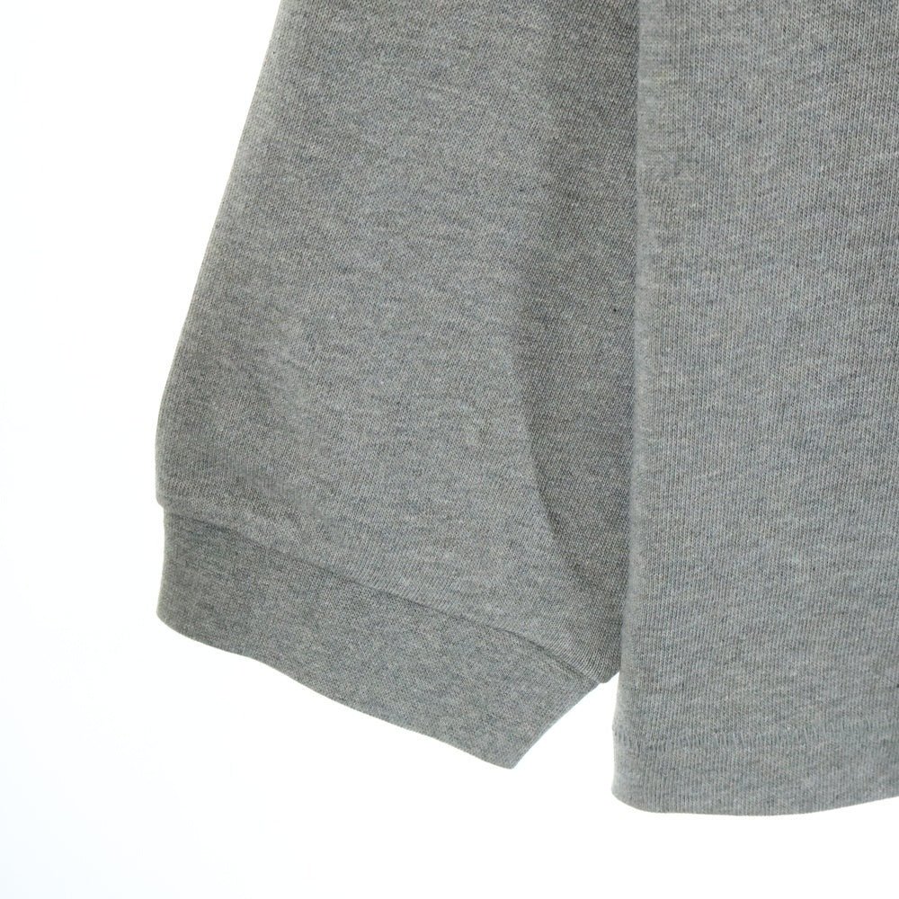 FEAR OF GOD ESSENTIALS(フィアオブゴッド エッセンシャルズ) フロントロゴ モックネック長袖Tシャツ カットソー グレー