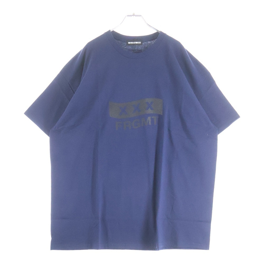 GOD SELECTION XXX(ゴッドセレクショントリプルエックス) ×FRAGMENT フラグメント ロゴプリント 半袖Tシャツ カットソー ネイビー GX-S25-12FST-06
