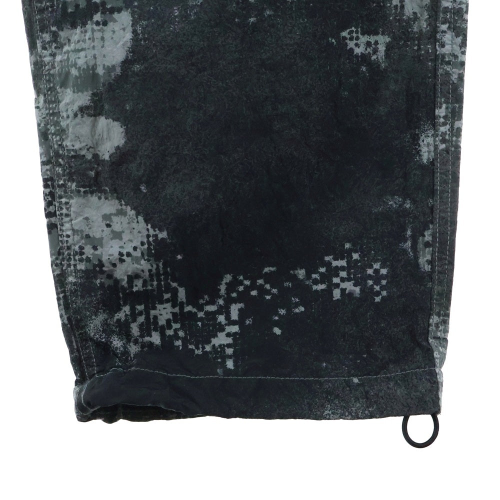 STONE ISLAND(ストーンアイランド) 24SS CAMOUFLAGE NYLON PANTS ロゴパッチ ガーメントダイ カモフラージュナイロンパンツ グレー 8015662E1