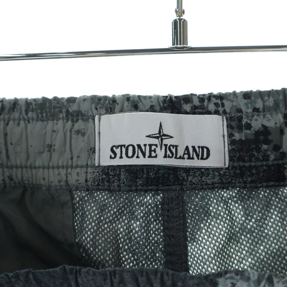 STONE ISLAND(ストーンアイランド) 24SS CAMOUFLAGE NYLON PANTS ロゴパッチ ガーメントダイ カモフラージュナイロンパンツ グレー 8015662E1