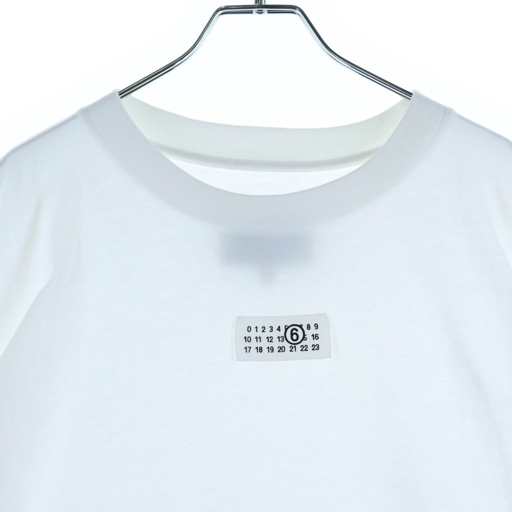 MM6 Maison Margiela(エムエムシックスメゾンマルジェラ) 24SS フロントカレンダータグ 半袖Tシャツ クルーネックカットソー ホワイト SH0GC0017 S24312