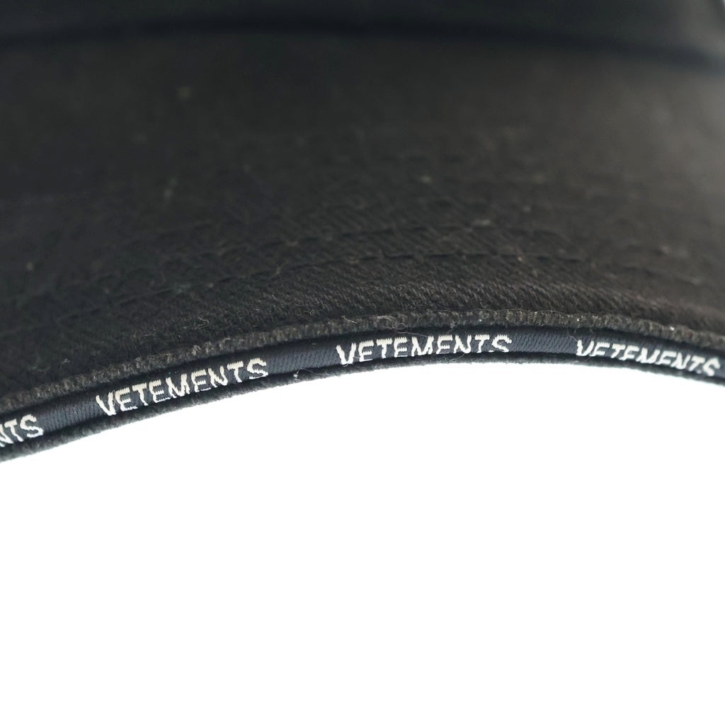 VETEMENTS(ヴェトモン) 18SS EMBROIDERED BASEBALL エンブロイド ロゴベースボールキャップ 帽子 ブラック WSS18AC17