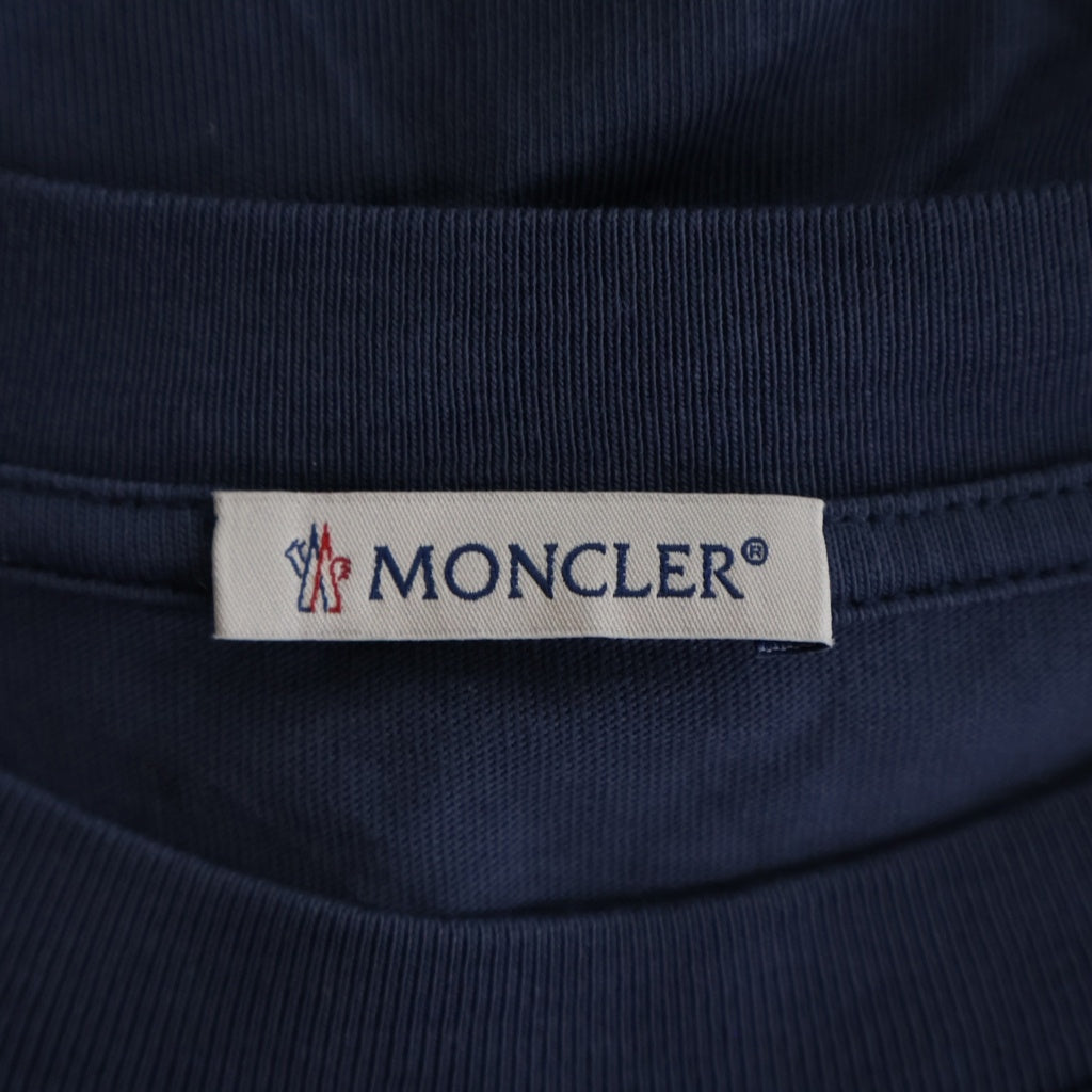MONCLER(モンクレール) Holiday on the beach 1952 フロント刺繍 クルーネック半袖Tシャツ カットソー ネイビー L10918C0005389B8U