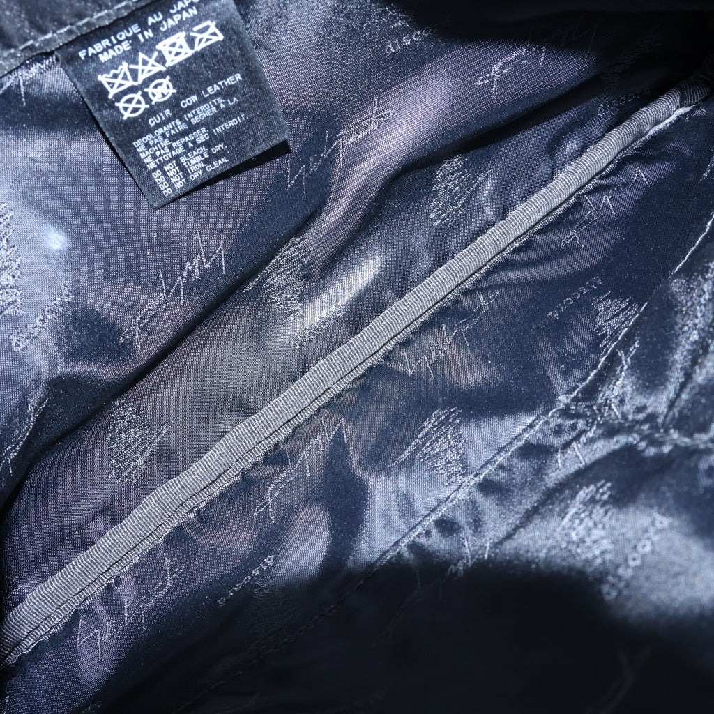 discord Yohji Yamamoto(ディスコード ヨウジヤマモト) Signature Sacoche シグネチャー ロゴ エンブロイダリーレザーショルダーバッグ サコッシュ ブラック DA-I98-790