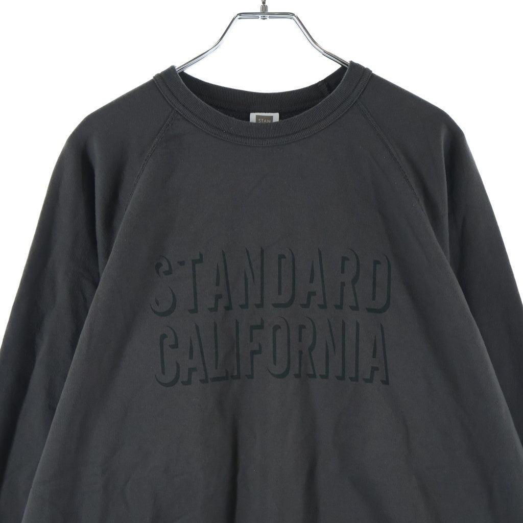 STANDARD CALIFORNIA(スタンダード カリフォルニア) SD PIMA CREW LOGO SWEAT フロント ロゴプリント スウェットトレーナーチャコール