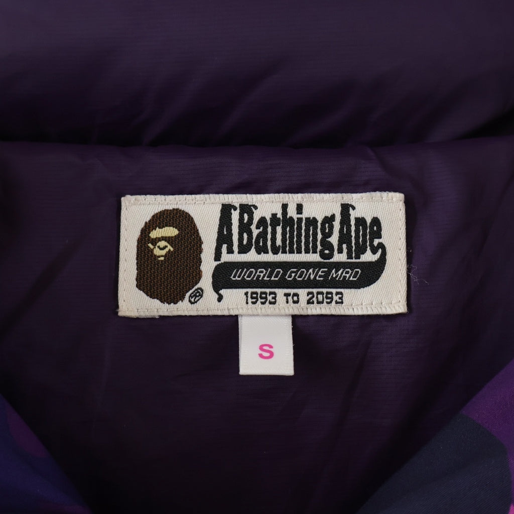 A BATHING APE(アベイシングエイプ) COLOR CAMO HOODIE DOWN JACKET カラーカモ フーディーダウンジャケット パープル レディース 001HJD802505X