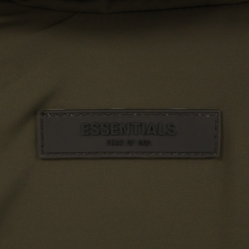 FEAR OF GOD ESSENTIALS(フィアオブゴッド エッセンシャルズ) PUFFER JACKET バックロゴ パフィージャケット カーキ