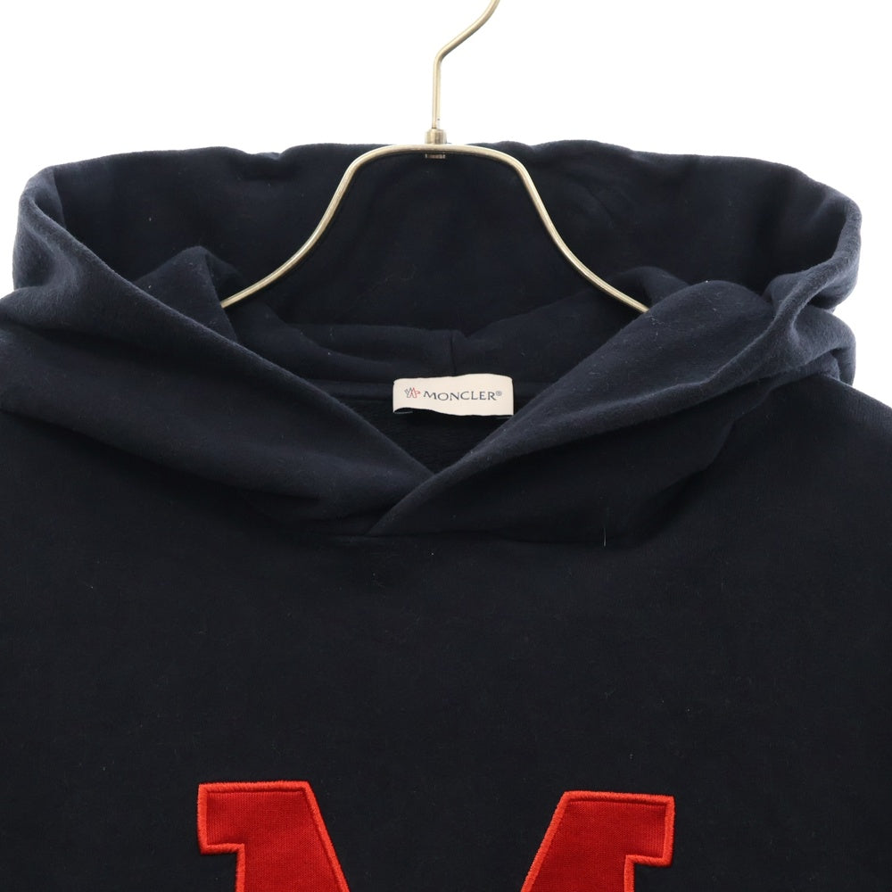 MONCLER(モンクレール) 24SS FELPA CON CAPPUCCIO HOODIE SWEAT フェルパコン カプチオ フロントロゴ刺繍プルオーバースウェットパーカー フーディー ネイビー J10918G00012