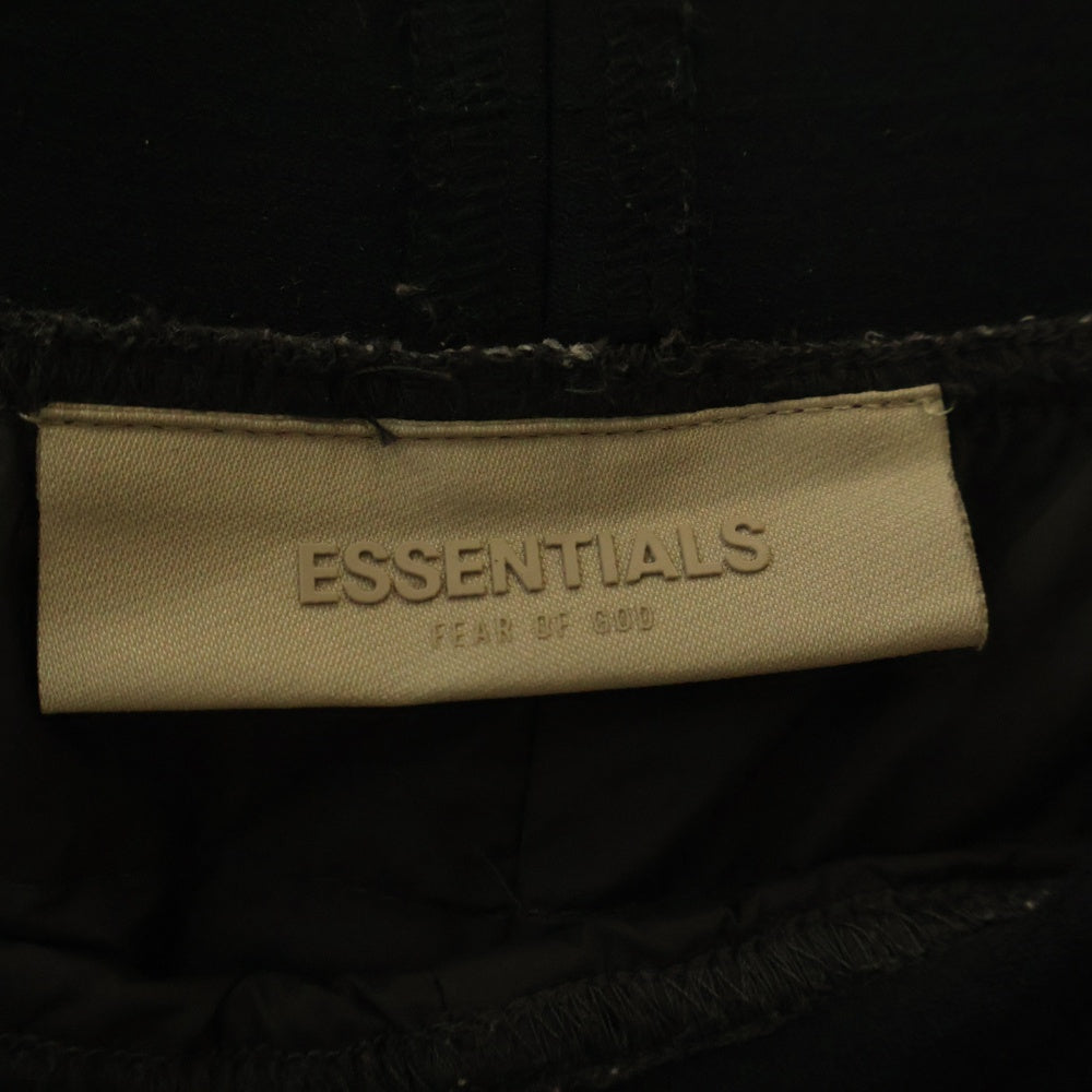 FEAR OF GOD ESSENTIALS(フィアオブゴッド エッセンシャルズ) STORM PANTフロントラバーロゴ中綿ナイロンパンツ