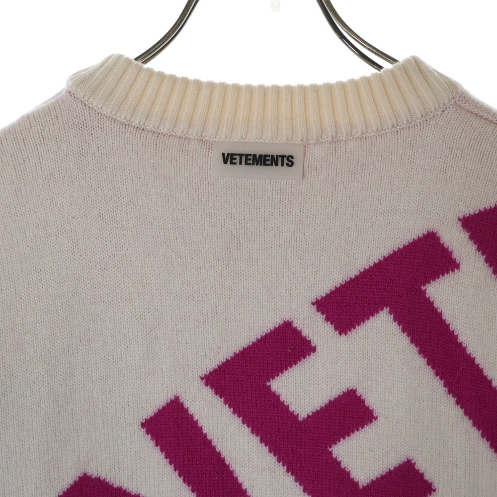 VETEMENTS(ヴェトモン) Allover Maxi Logo Crew Kint Sweat UA53KN200W ビックロゴ クルーネックニットセーター ホワイト/ピンク