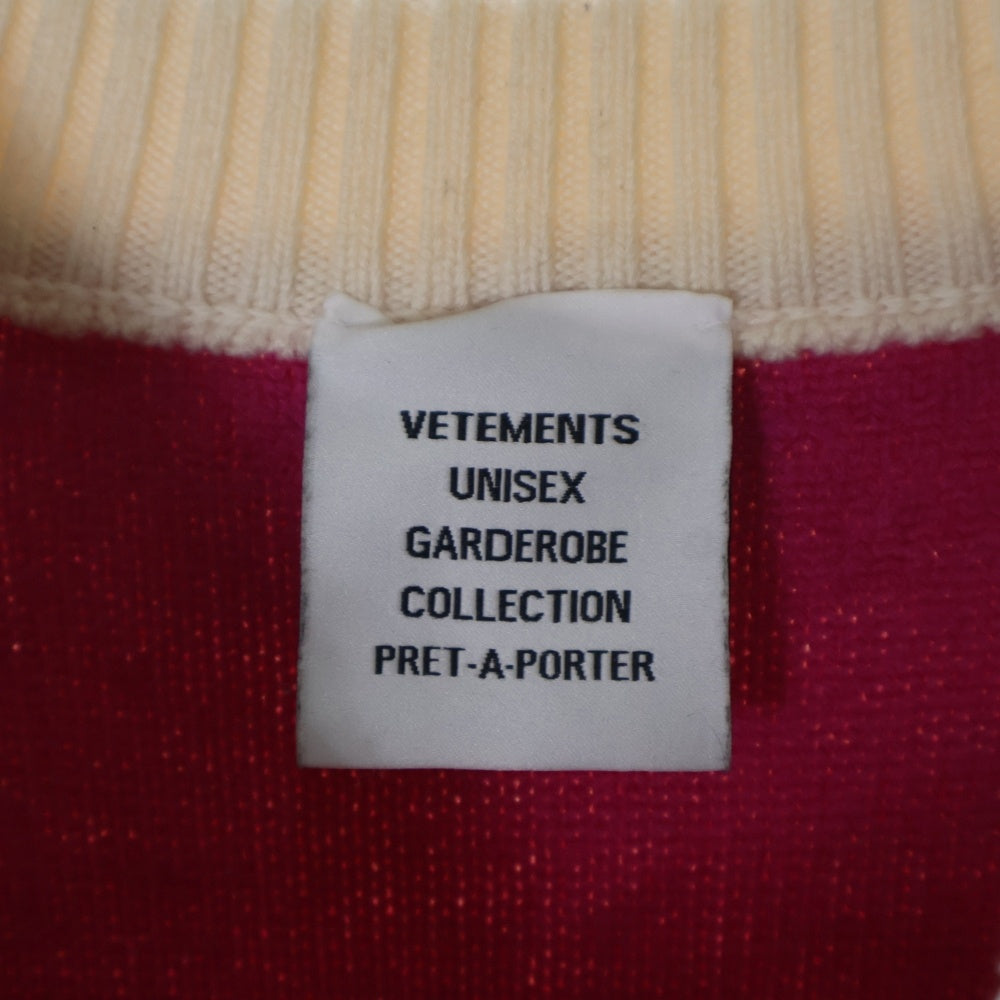 VETEMENTS(ヴェトモン) Allover Maxi Logo Crew Kint Sweat UA53KN200W ビックロゴ クルーネックニットセーター ホワイト/ピンク
