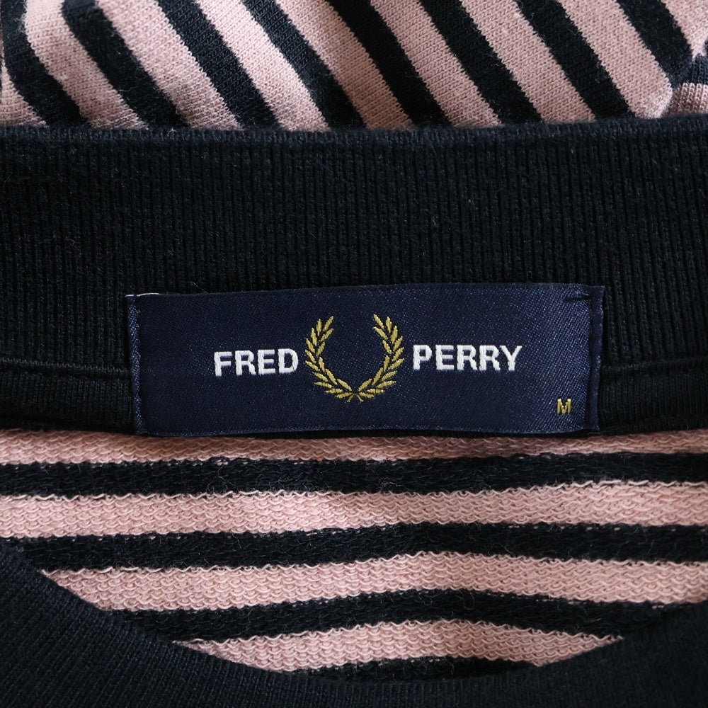 FRED PERRY(フレッドペリー) FINE STRIPE T-SHIRT ファインストライプ半袖カットソー 半袖Tシャツ ブラック/ピンク M6581 T89 01885 423