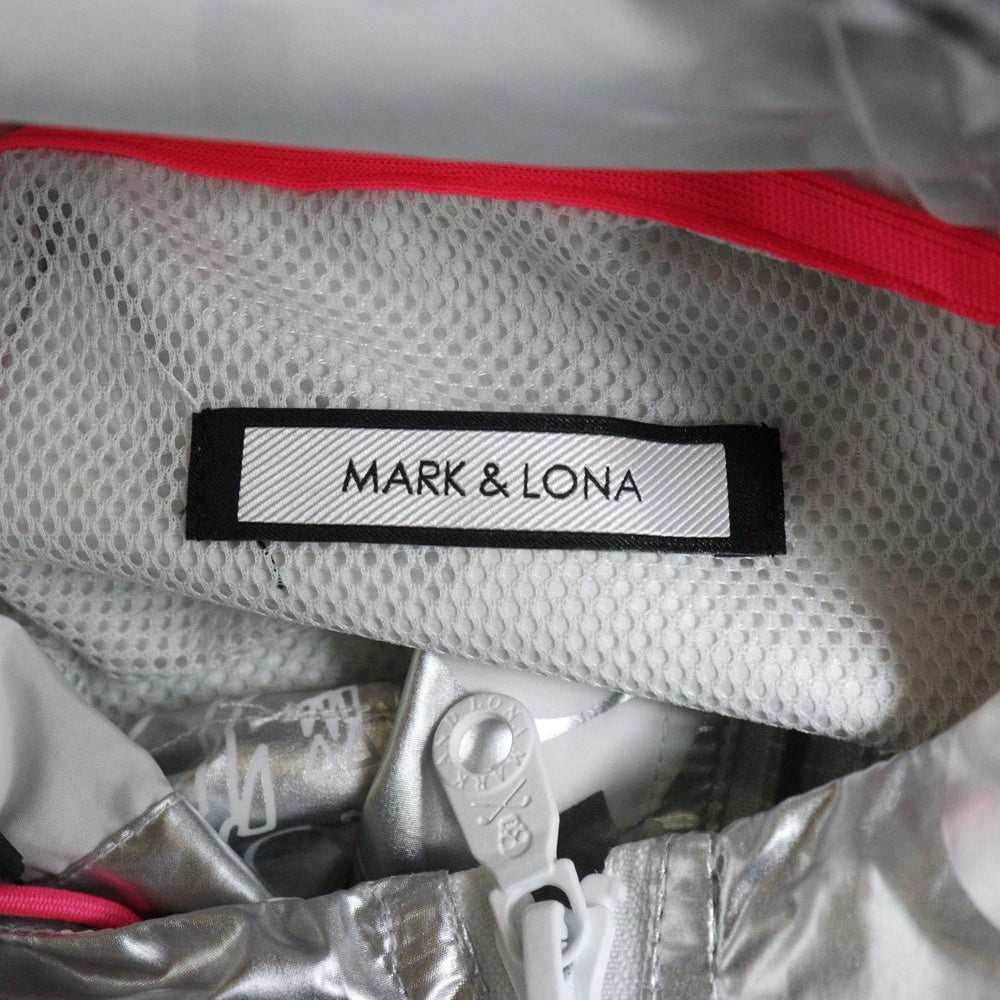 MARK&LONA(マークアンドロナ) LOGO ZIP UP JACKET ロゴプリントジップアップジャケット フーディー シルバー MLW-0A-AD01