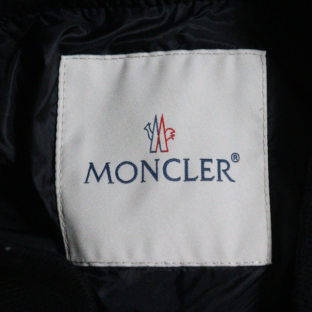 MONCLER(モンクレール) 19SS ×Fragment RAGGAE109U4010150 フラグメント バックロゴ刺繍 スタジャン ブラック E109U4010150