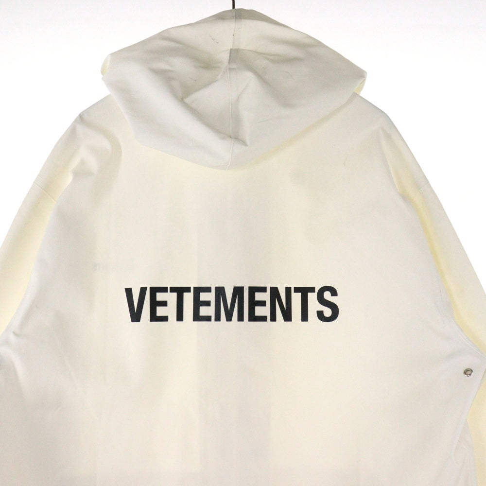 VETEMENTS(ヴェトモン) 17AW Logo Printed Long Rain Coat WAH18JA24 ロゴプリントロングレインコート フーデッドジップアップブルゾン ホワイト