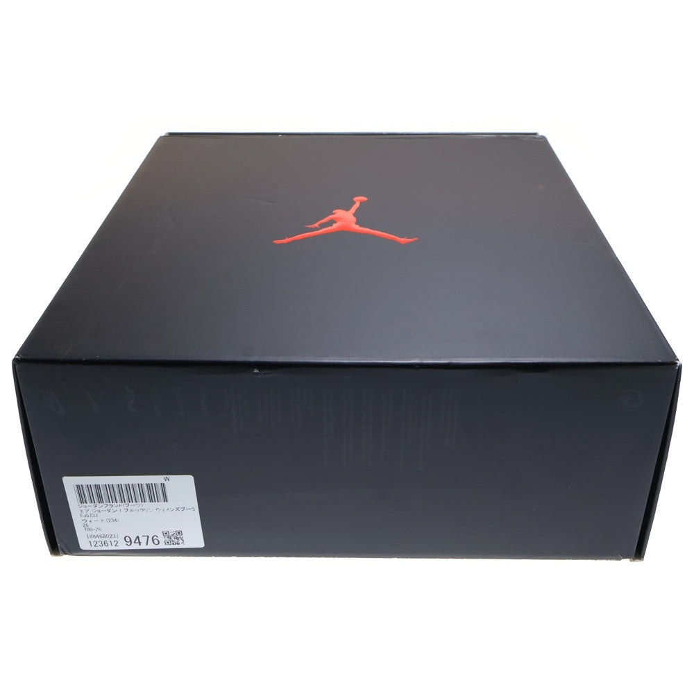 NIKE(ナイキ) Women's Air Jordan 1 Brooklyn Wheat/Muslin ウィメンズ エアジョーダン1 ブルックリン ウィート/モスリ 厚底スニーカー ベージュ モカ FJ5737-700