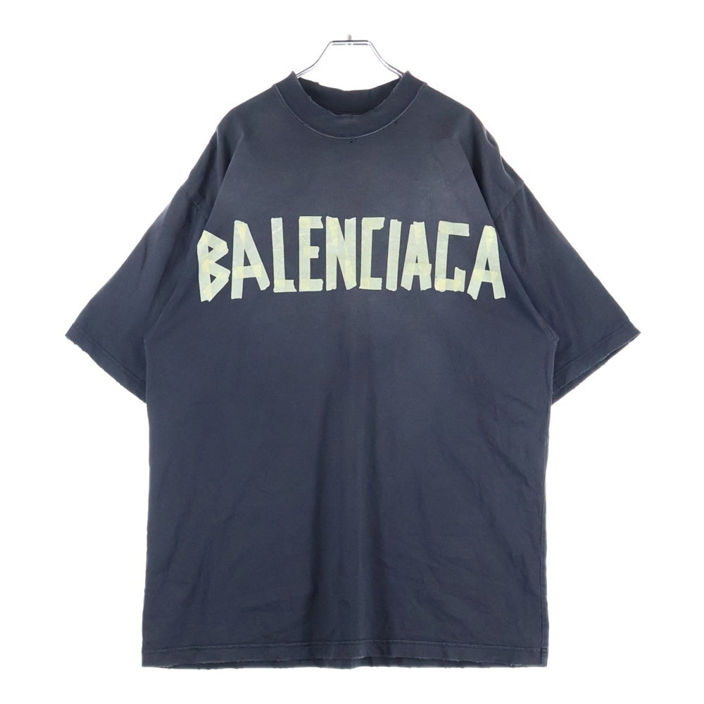 BALENCIAGA(バレンシアガ) 23SS TAPE TYPE MEDIUM FIT TEE デストロイ加工 テープロゴミディアムフィット半袖Tシャツ 半袖クルーネックカットソー ブラック 739784 TOVA9