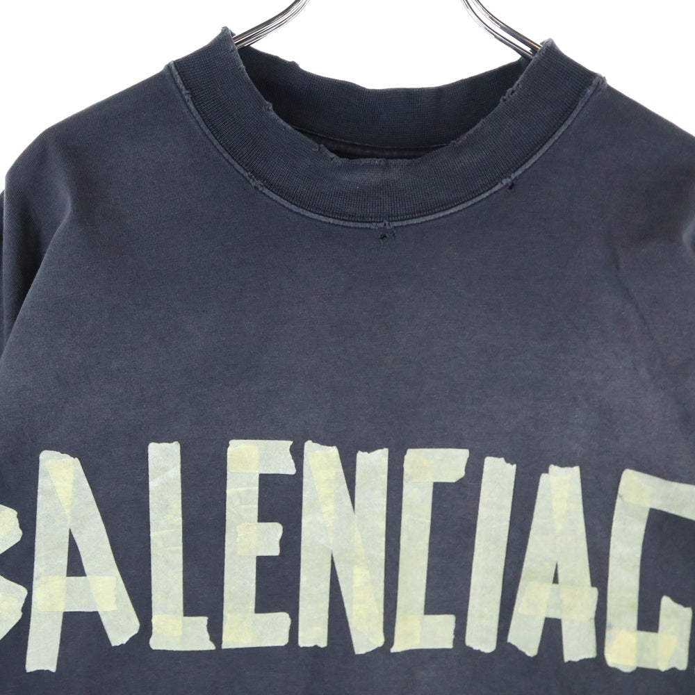 BALENCIAGA(バレンシアガ) 23SS TAPE TYPE MEDIUM FIT TEE デストロイ加工 テープロゴミディアムフィット半袖Tシャツ 半袖クルーネックカットソー ブラック 739784 TOVA9