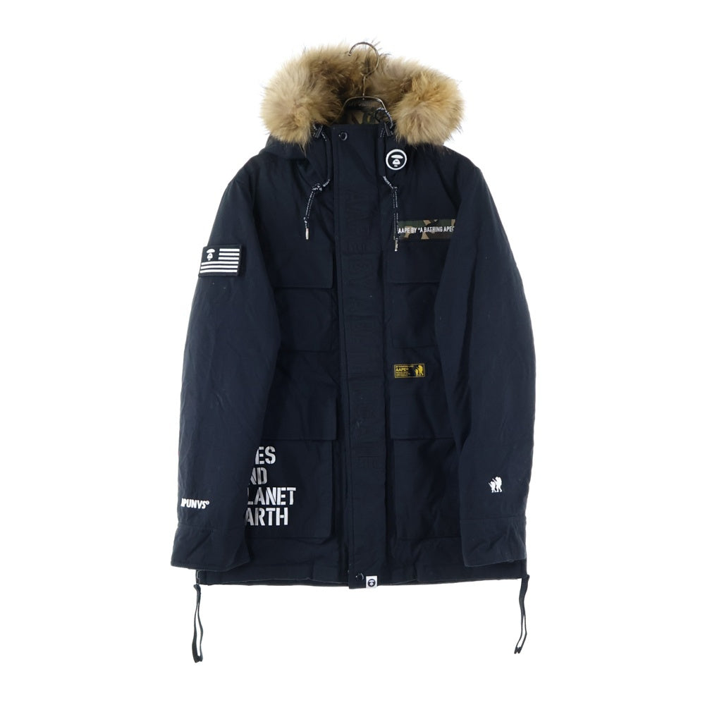 AAPE BY A BATHING APE(エーエイプバイアベイシングエイプ) フロントロゴ刺繍 ファーフーデッド ジップアップダウンジャケット ブラック AAPPDNM7233XXB