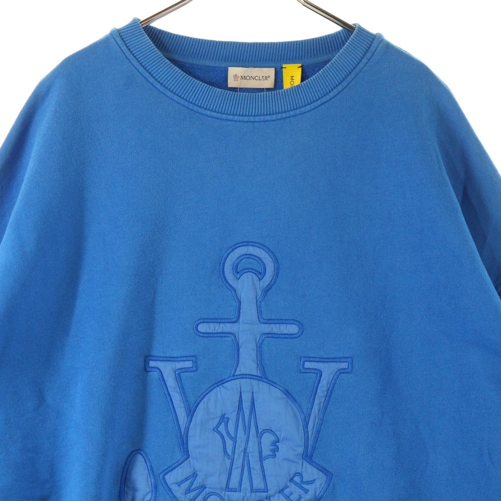MONCLER(モンクレール) × JW ANDERSON ジェーダブリューアンダーソン フロントワンポイントロゴ刺繍 クルーネック長袖スウェットトレーナー ブルー H209E8G00008