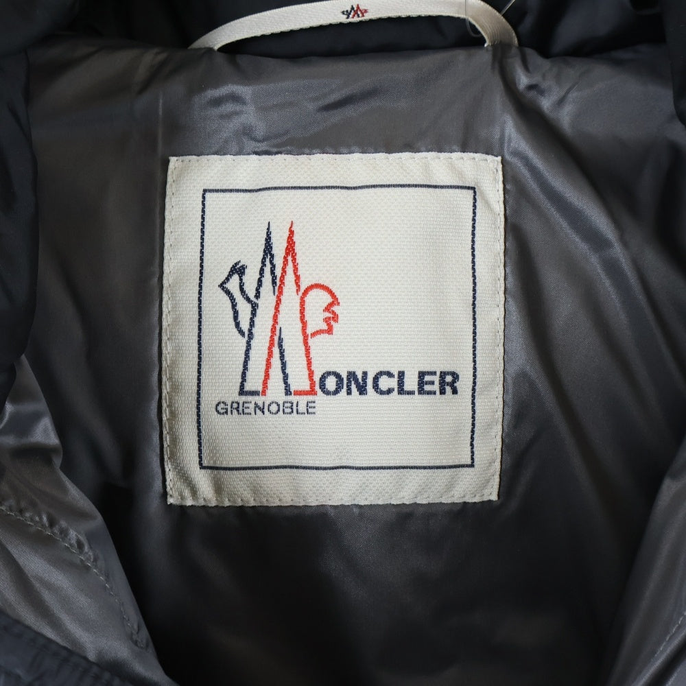 MONCLER GRENOBLE(モンクレールグルノーブル) BECKLER GIUBBOTTO A20974186305 53156 ロゴワッペン ダウンジャケット フーディー ブラック