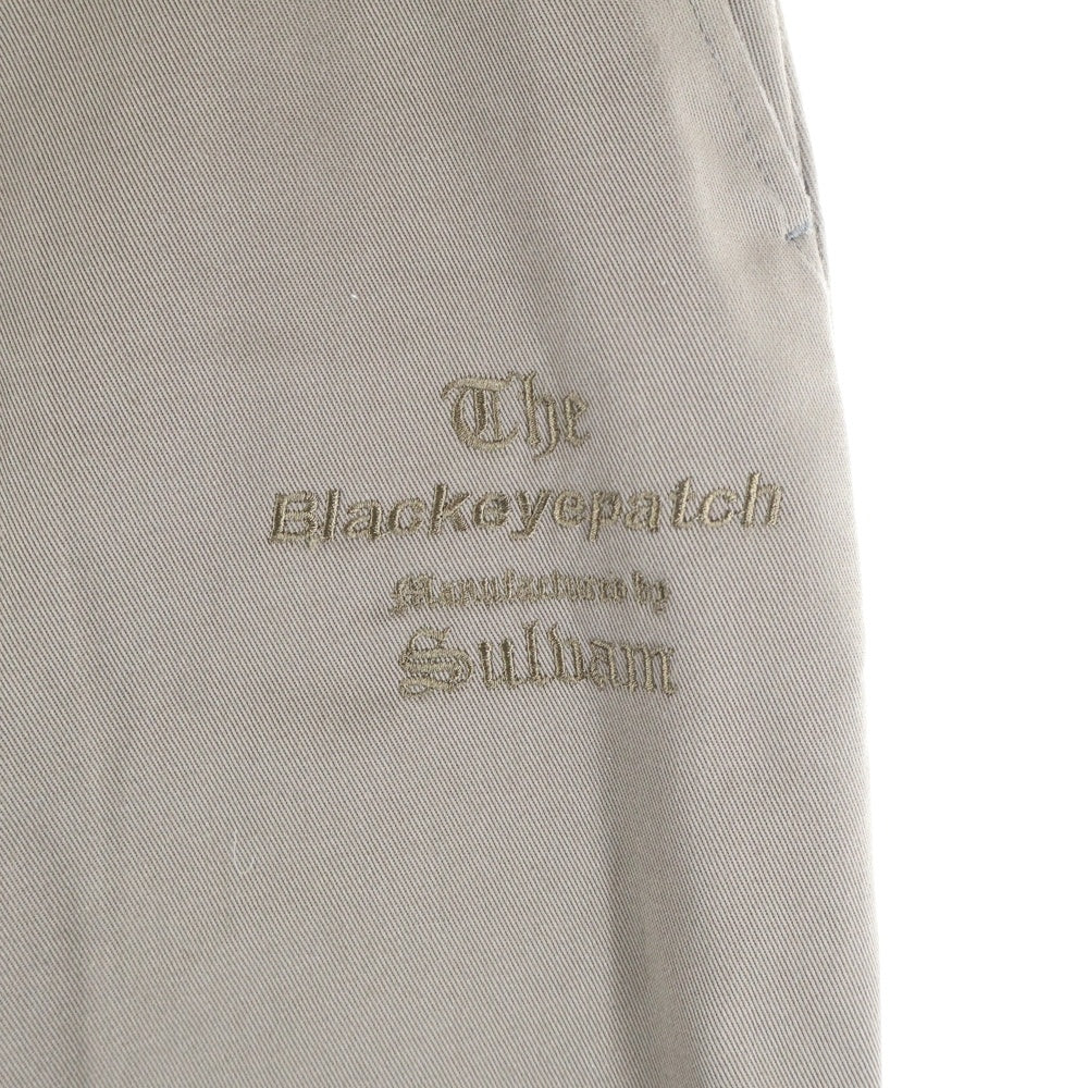 THE BLACK EYE PATCH(ブラックアイパッチ) ×Sulbam サルバム フロントロゴ刺繍 ワイドチノパンツ ブラウン