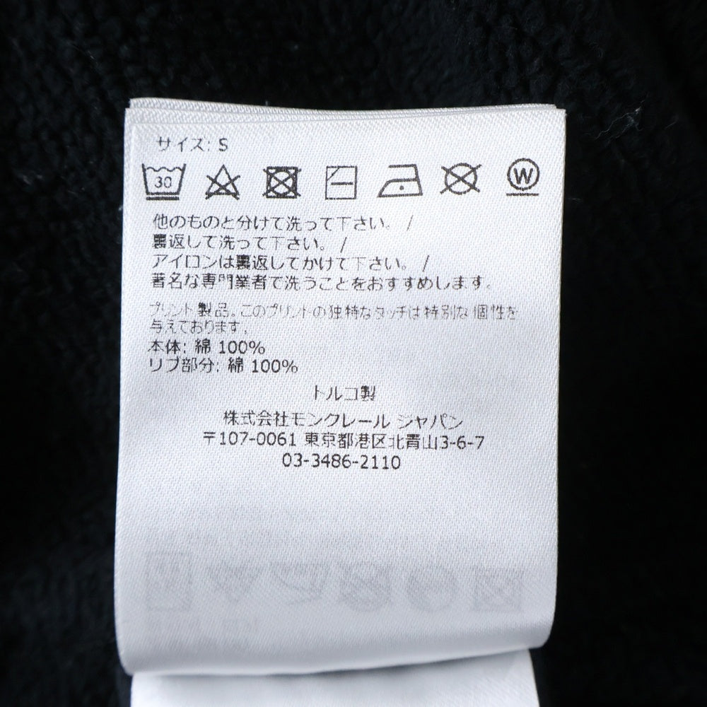 MONCLER(モンクレール) 22AW SWEATSHIRT H20938G00031 ビッグラバーロゴプリント クルーネック長袖スウェットトレーナー ブラック