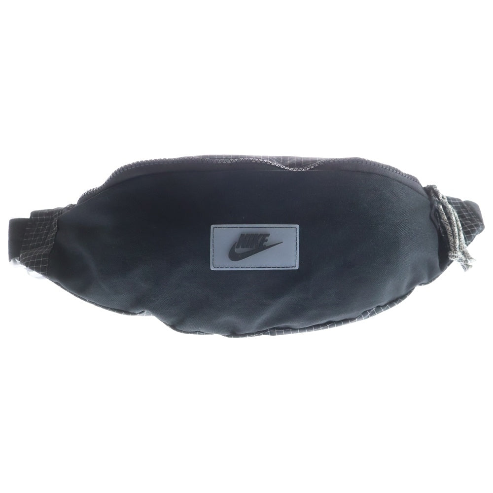 NIKE(ナイキ) ヘリテージ ヒップ パック ロゴ ウエストバッグ ボディバッグ ブラック/グレー DJ1620-010 レディース