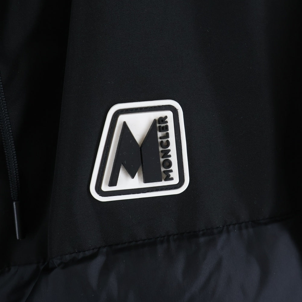 MONCLER(モンクレール) 20AW PERNON F20911B52900 パーノン 袖ライン フロントワンポイントラバーロゴ ジップアップダウンジャケット ブラック