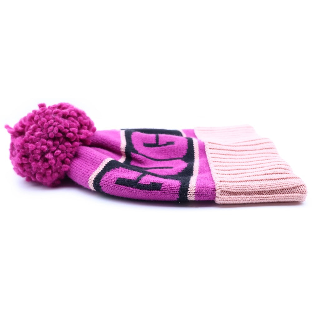 UGG(アグ) W KNIT LOGO STADIUM BEANIE 20067 グラフィックロゴ スタジアム ビーニー ボンボン付き ニット帽 パープル レディース