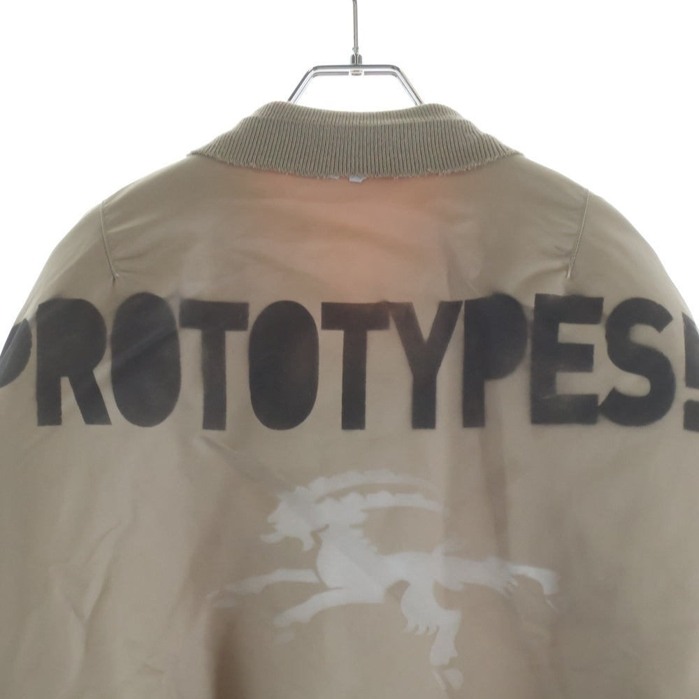 PROTOTYPES(プロトタイプス) 25AW NYLON BOMBER 32PT080W160USSD 32PT080W160USSD バックスプレーロゴ ジップアップボンバージャケット MA-1 ブルゾンジャケット ベージュ