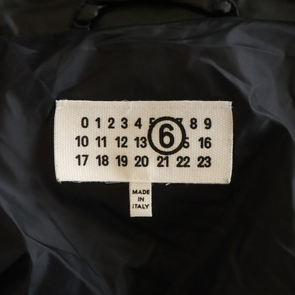 MM6 Maison Margiela(エムエムシックスメゾンマルジェラ) パデッドジャケット スタンドカラー オーバーサイズ ロゴ刺繍 ダウンジャケット ブラック S52AM0338 S53057