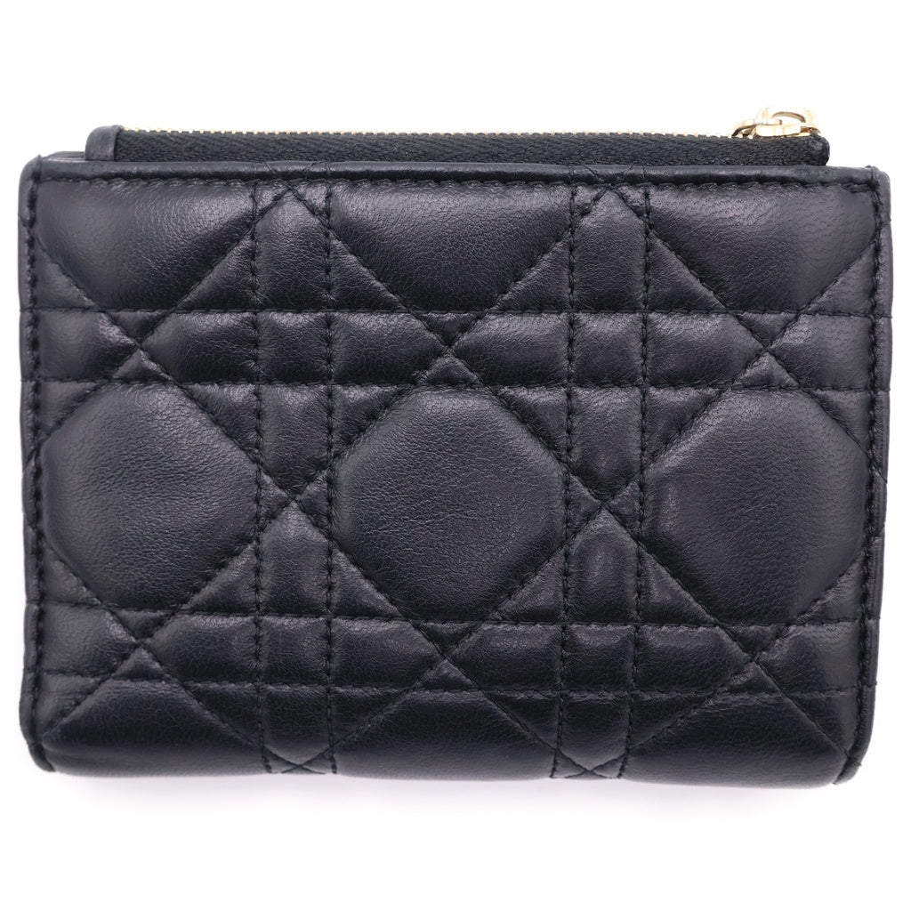 Christian Dior(クリスチャンディオール) Lady Dior Dahlia レディディオール 2つ折り財布 カナージュ リボン ロゴ金具 ラムスキン ブラック レディース