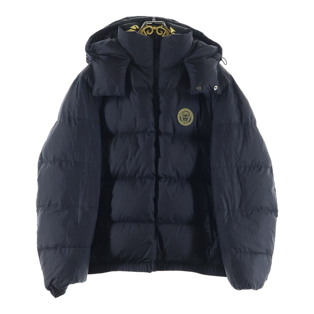VERSACE(ヴェルサーチ) 22AW フロントメデューサ ラバーロゴ リバーシブルダウンジャケット ブラック 1021398