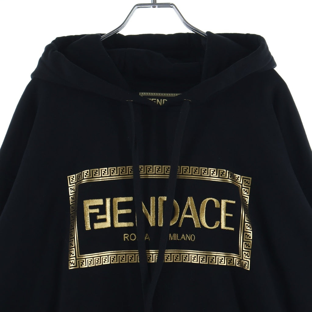 FENDI(フェンディ) ×VERSACE フロントFENDACE ロゴプリント プルオーバースウェットフーディー ブラック/ゴールド 12CPF-22-103