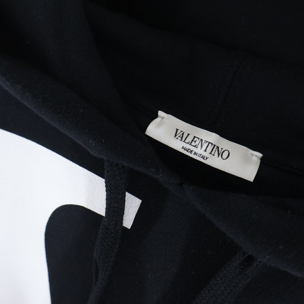 VALENTINO(ヴァレンティノ) フロントロゴプリント プルオーバースウェット フーディー ブラック VV3MF15P735