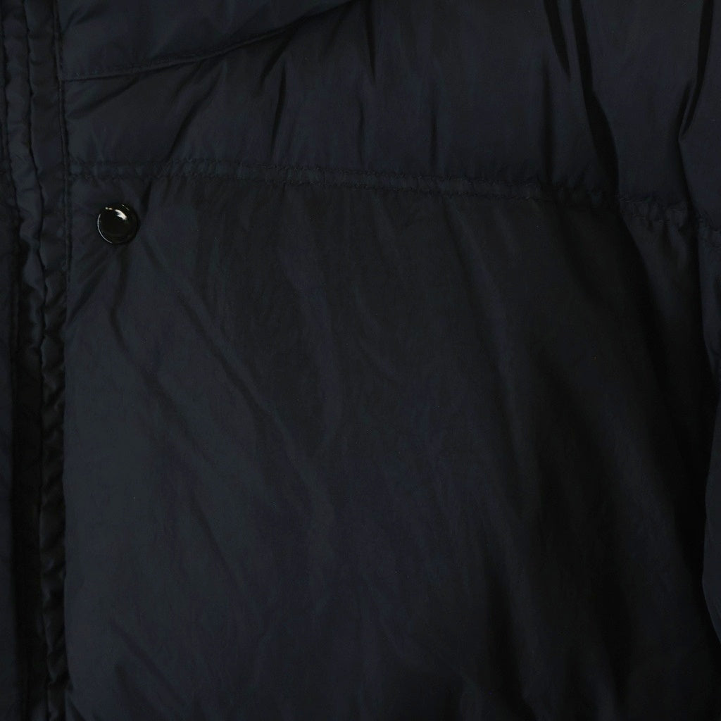 STONE ISLAND(ストーンアイランド) 25AW LOGO PATCH DAWN JACKET 袖ロゴパッチ フーデッド ジップアップ ナイロンダウンジャケット ブラック K2S154100011