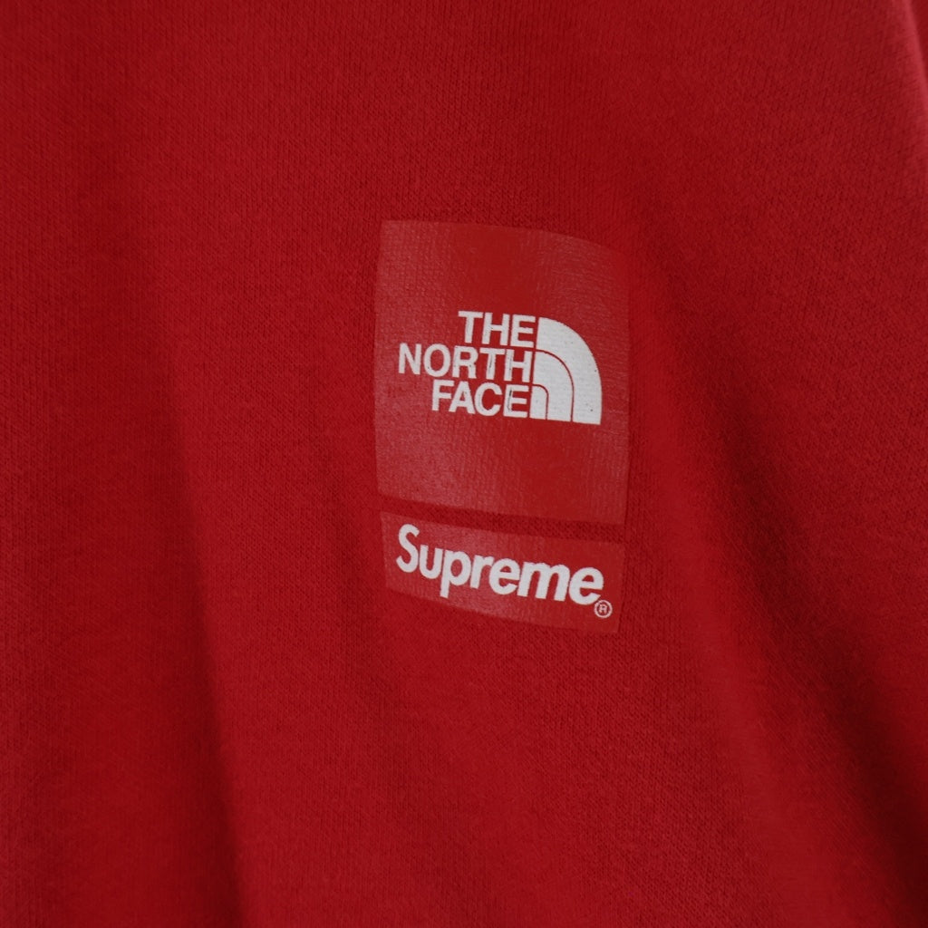 SUPREME(シュプリーム) ×THE NORTH FACE バックプリントクルーネック長袖スウェットトレーナー レッド NT024111