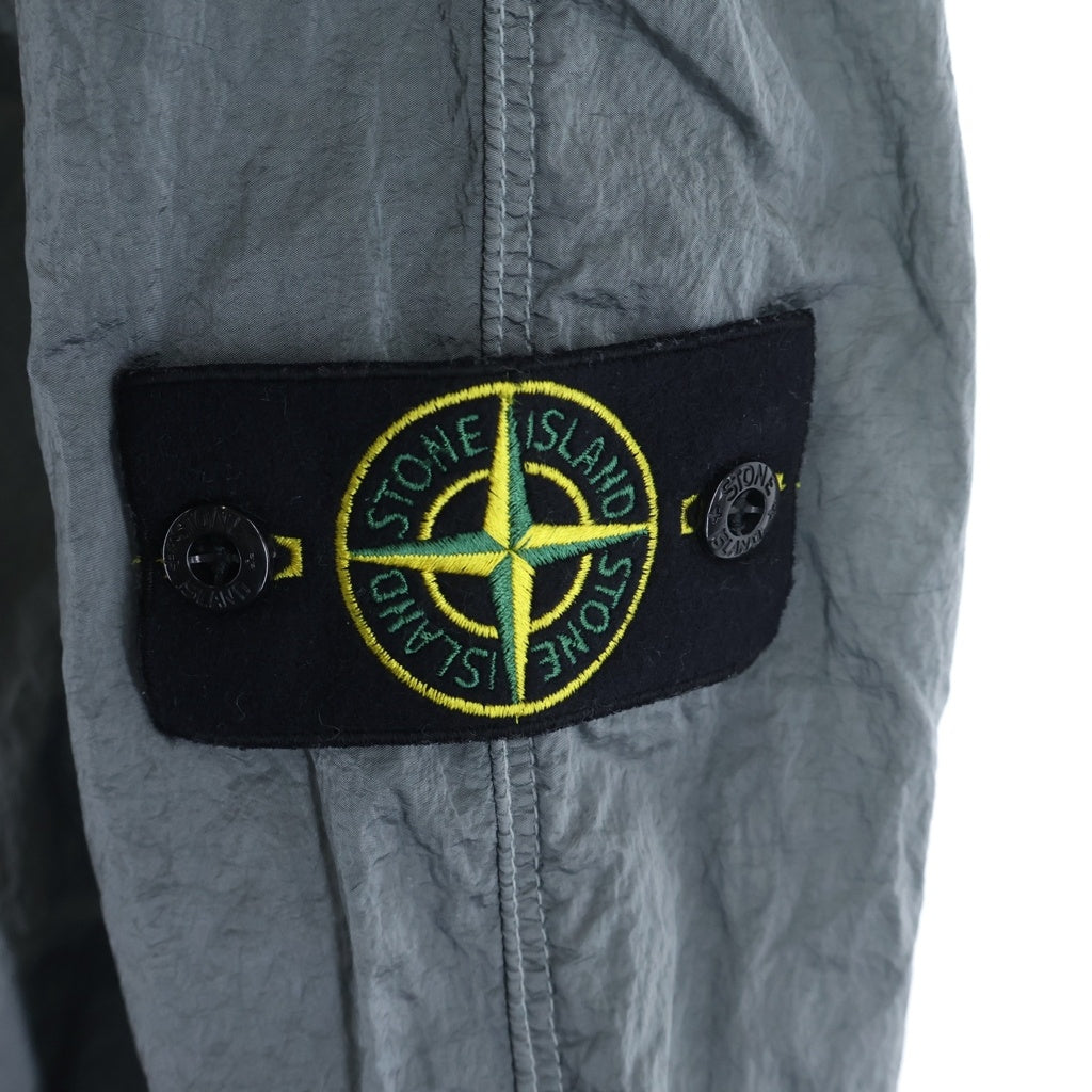 STONE ISLAND(ストーンアイランド) Nylon Metal Econyl Pants ロゴワッペン刺繍 ナイロン メタル エコニール ジョガーパンツ シルバー K2S153100013S0019