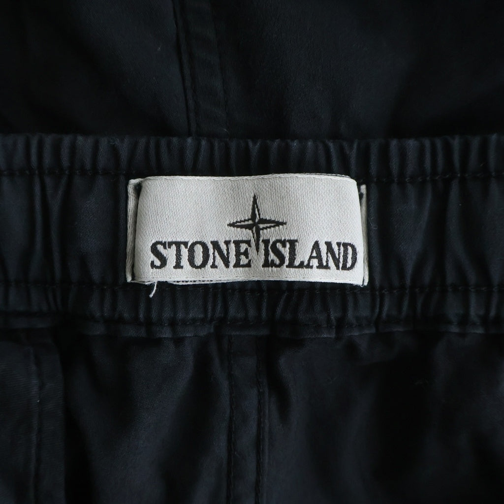 STONE ISLAND(ストーンアイランド) Garment Dye ロゴワッペン刺繍 ガーメントダイ カーゴジョガーパンツ ブラック 811531314