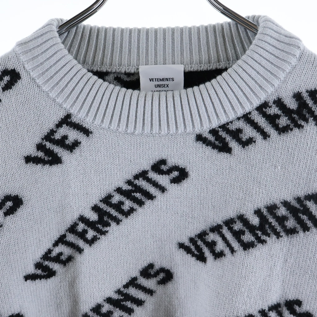 VETEMENTS(ヴェトモン) 23SS モノグラム クロップド ダメージ加工クルーネック長袖ニットセーター グレー UE63KN900G